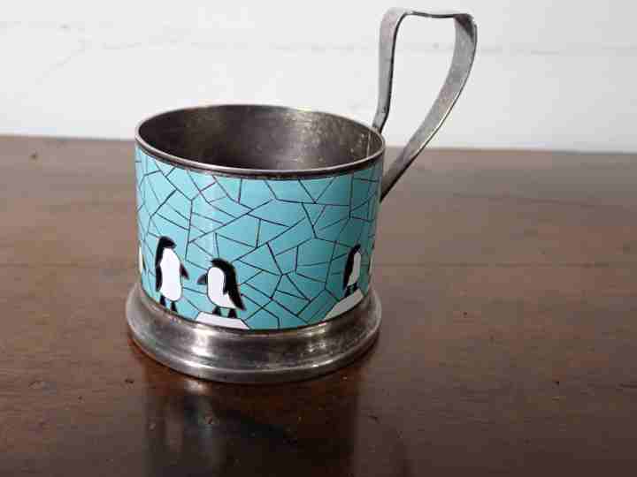 Porte tasse Russie en métal argenté, époque moderniste